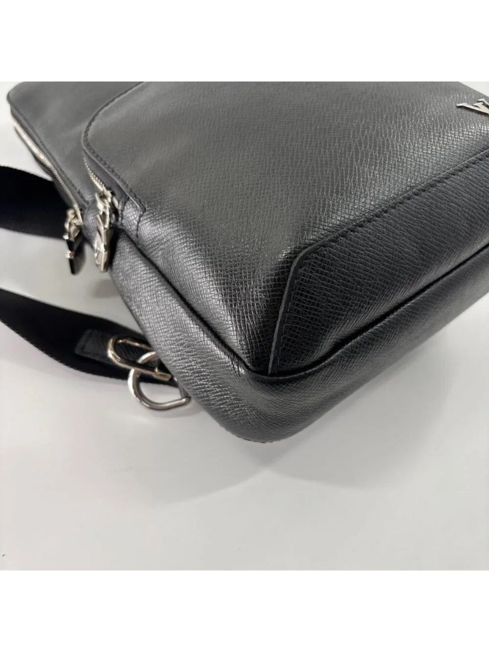 Louis Vuitton Taiga Sling Bag Black